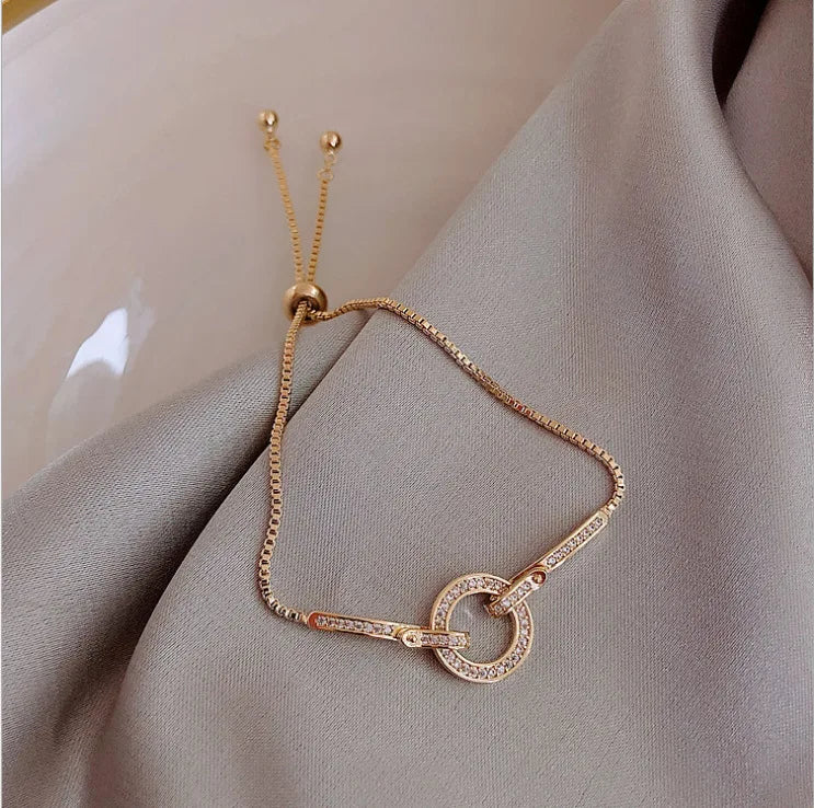 Pulseira Yohi TT de pérolas e camélias ~ de zircônia
