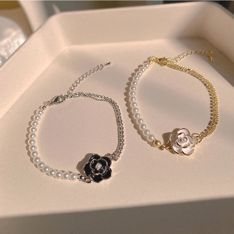Pulseira Yohi TT de pérolas e camélias ~ de zircônia