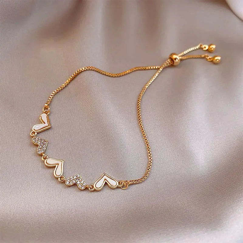Pulseira Yohi TT de pérolas e camélias ~ de zircônia