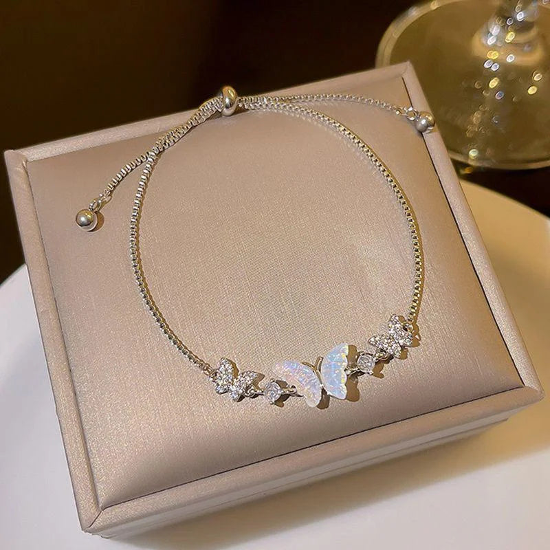 Pulseira Yohi TT de pérolas e camélias ~ de zircônia