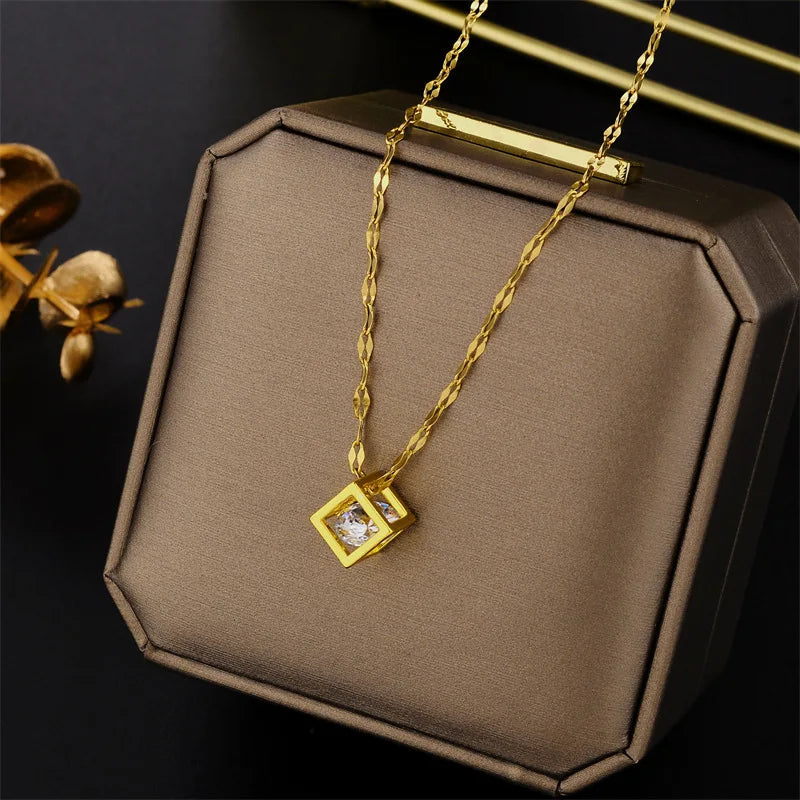 Clássico zircon cristal dentro quadrado oco colar de aço inoxidável
