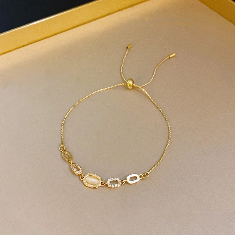 Pulseira Yohi TT de pérolas e camélias ~ de zircônia