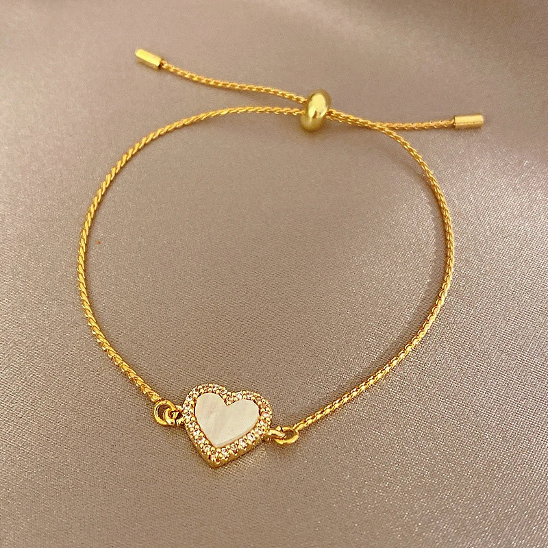 Pulseira Yohi TT de pérolas e camélias ~ de zircônia