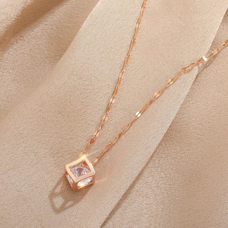 Clássico zircon cristal dentro quadrado oco colar de aço inoxidável