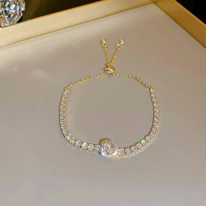 Pulseira Yohi TT de pérolas e camélias ~ de zircônia
