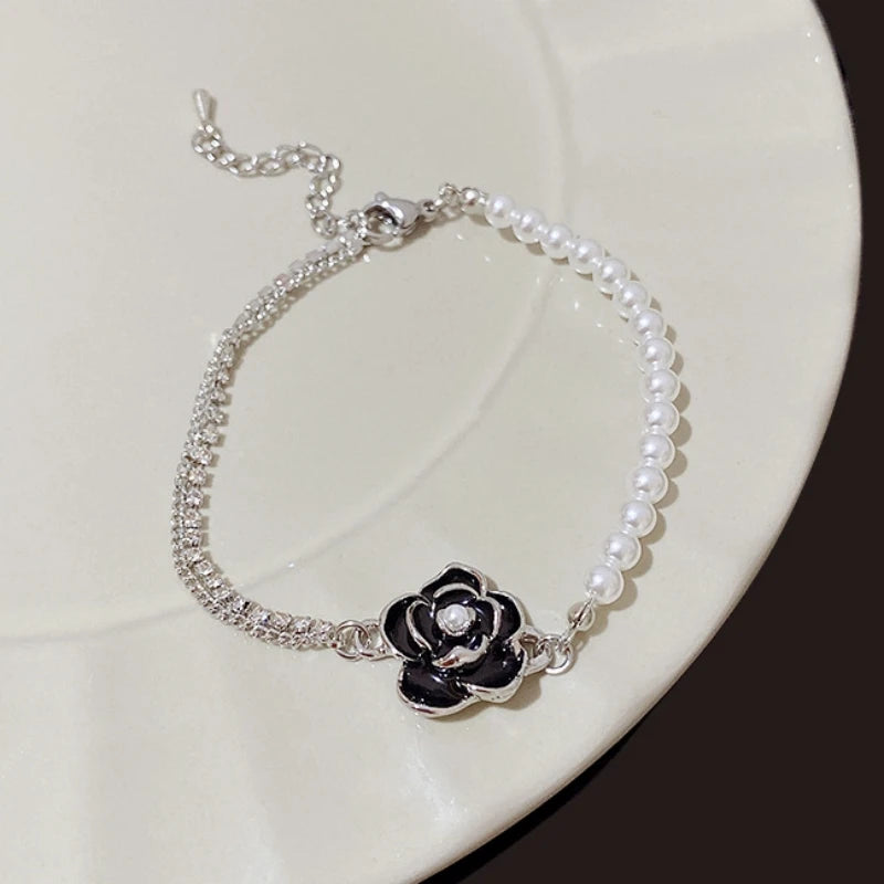 Pulseira Yohi TT de pérolas e camélias ~ de zircônia