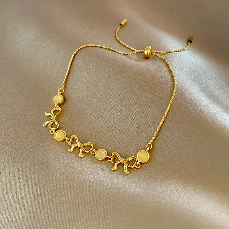 Pulseira Yohi TT de pérolas e camélias ~ de zircônia