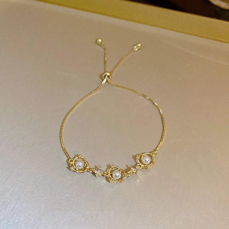 Pulseira Yohi TT de pérolas e camélias ~ de zircônia