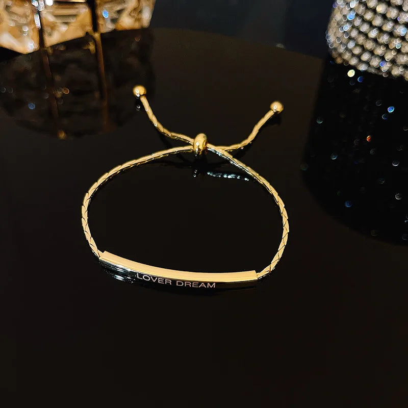Pulseira Yohi TT de pérolas e camélias ~ de zircônia