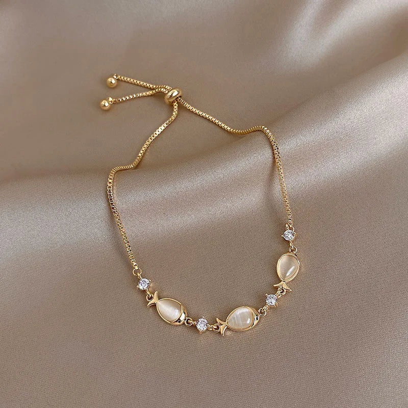 Pulseira Yohi TT de pérolas e camélias ~ de zircônia