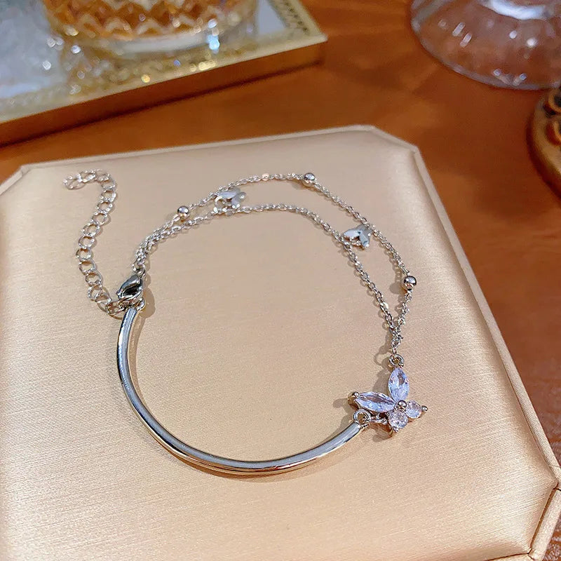 Pulseira Yohi TT de pérolas e camélias ~ de zircônia
