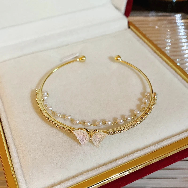 Pulseira Yohi TT de pérolas e camélias ~ de zircônia